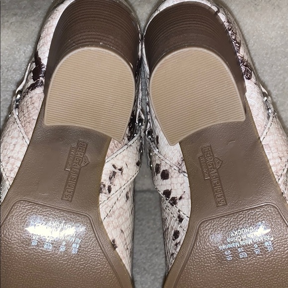 NWOT Fergalicious Snakeskin Design Booties - Picture 5 of 6